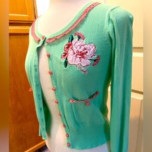 Seafoam Green Retro Sweater with Pink Flower Embroidery and Lace Accents
